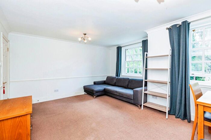 1 Bedroom Apartment For Sale In Ray Park Avenue, Maidenhead, SL6