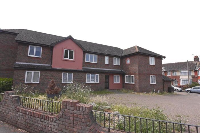 3 Bedroom Flat For Sale In Park Road, Harwich, CO12