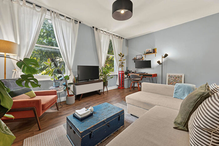 1 Bedroom Flat For Sale In Lordship Lane, East Dulwich, SE22