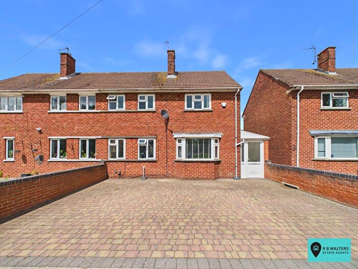 3 Bedroom Semi-Detached House For Sale In The Triangle, Longlevens, GL2