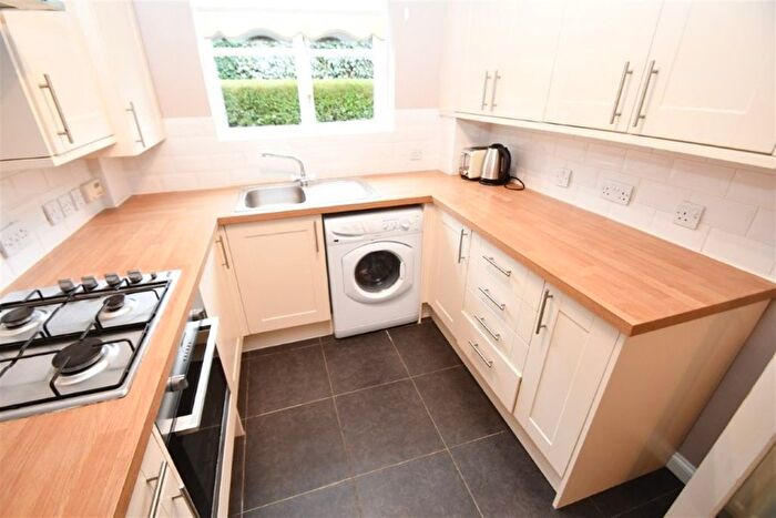 2 Bedroom Flat To Rent In Jordans Close, Guildford, GU1