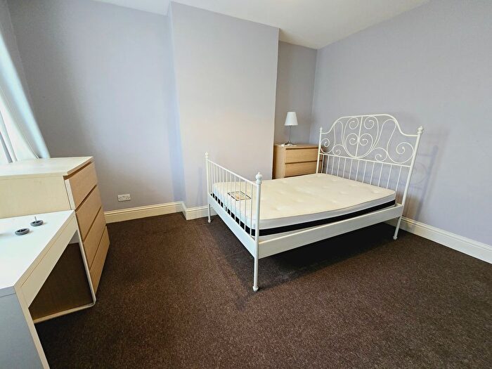 Studio To Rent In Cairnfield Avenue, London, NW2