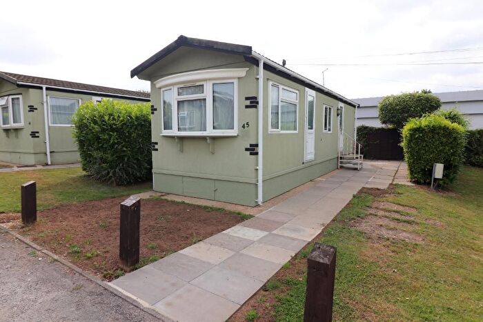 1 Bedroom Mobile/park Home To Rent In Westbourne Park, Nursery Road, Luton, Bedfordshire, LU3