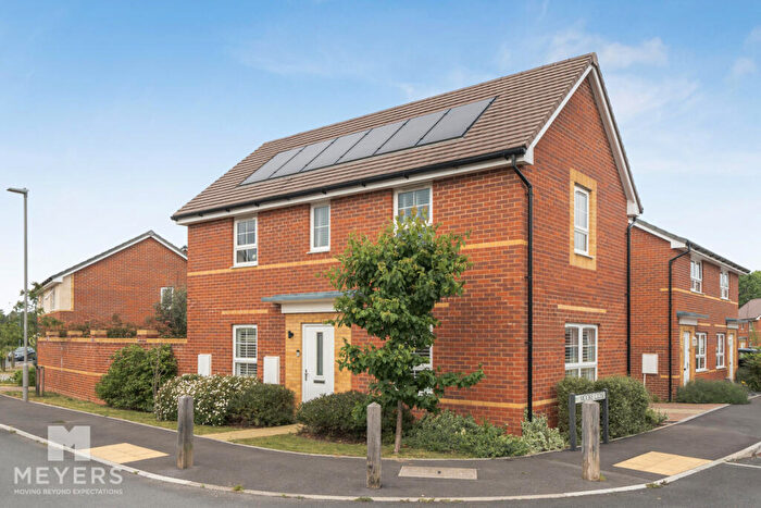 3 Bedroom Detached House For Sale In Lonsdale Road, Wimborne, BH21