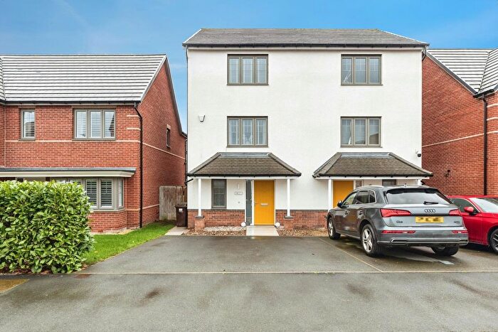 3 Bedroom Semi-Detached House For Sale In Knight Street, Pontefract, WF8