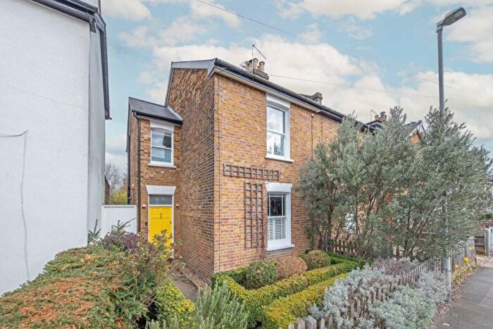 3 Bedroom House To Rent In Alfred Road, Kingston, KT1