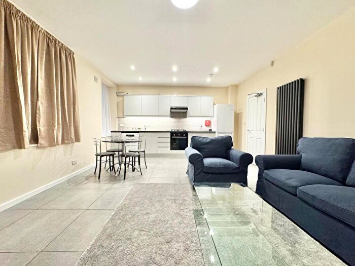 3 Bedroom Apartment To Rent In Church Street, Croydon, CR0