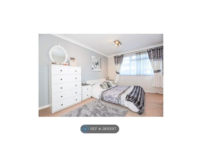 3 Bedroom Terraced House To Rent In Hill Brow, Reading, RG2