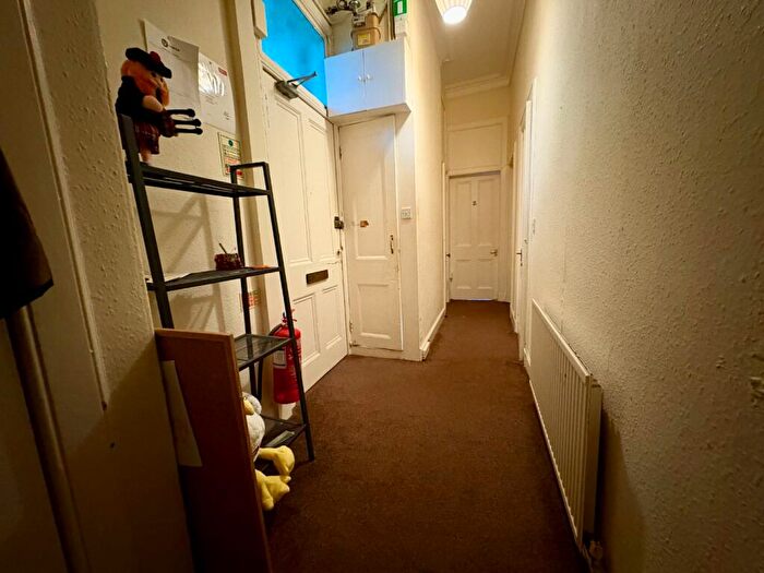 3 Bedroom Flat To Rent In Teviot Place, Old Town, Edinburgh, EH1