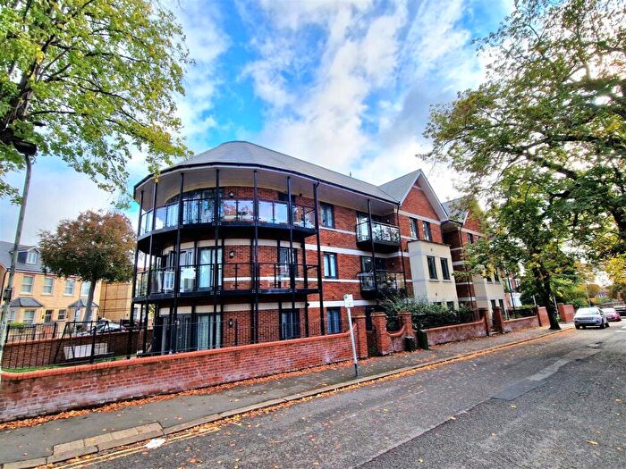 2 Bedroom Apartment For Sale In Haymarket Rise, Linden Road, Bedford, MK40