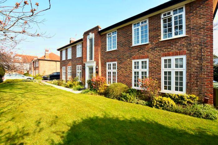 2 Bedroom Flat To Rent In Portsmouth Road, Thames Ditton, KT7