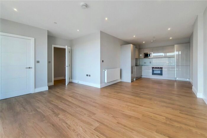 3 Bedroom Flat To Rent In Greyhound Parade, Wimbledon Grounds, London, SW17