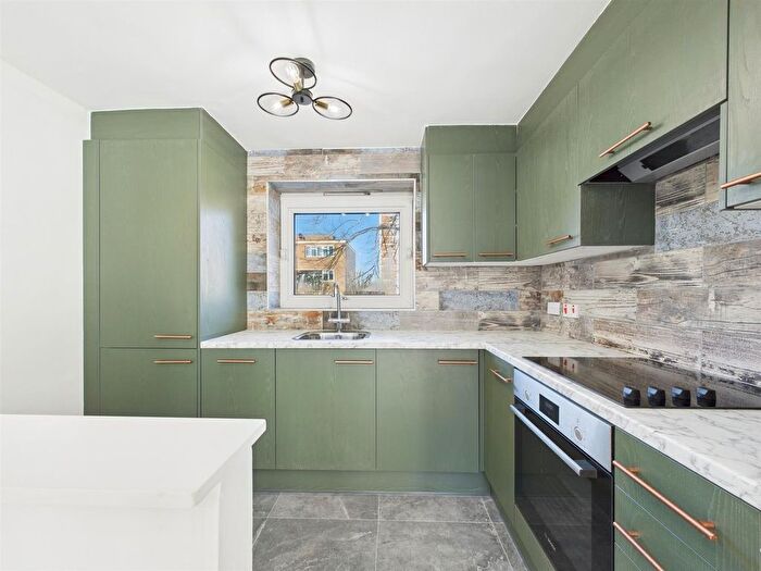 1 Bedroom Flat For Sale In Albert Road, London, N15