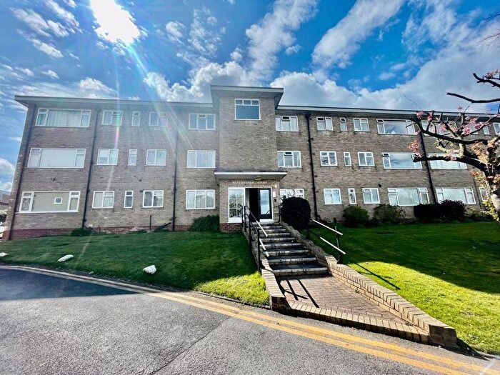 1 Bedroom Flat For Sale In Vesey Close, Four Oaks, Sutton Coldfield, B74