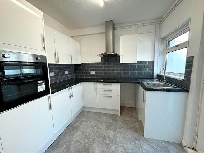 3 Bedroom Semi-Detached House To Rent In Acacia Road, Southampton, SO19