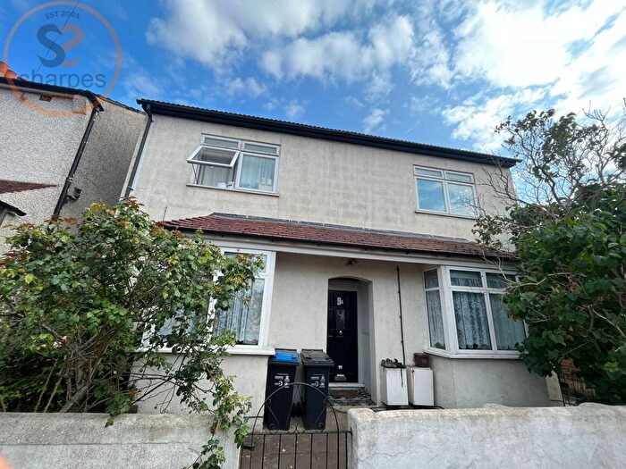 3 Bedroom Maisonette To Rent In Eveline Road, Mitcham, London, CR4