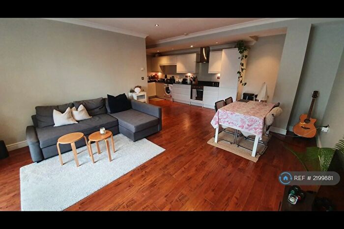 2 Bedroom Flat To Rent In Marden House, London, E1