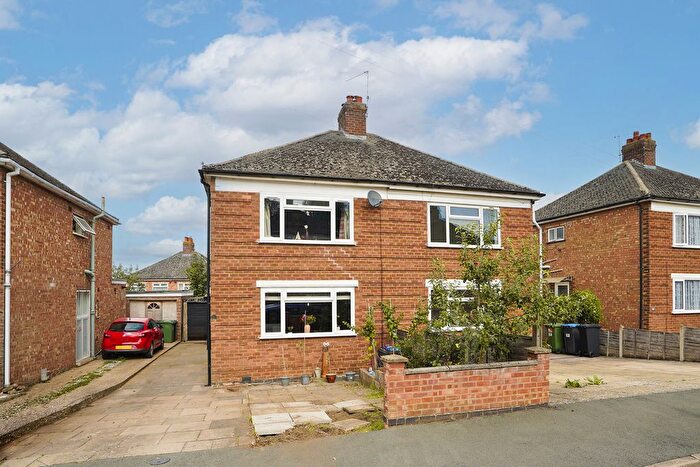 3 Bedroom Semi Detached House For Sale In Glebe Crescent., Rugby, CV21