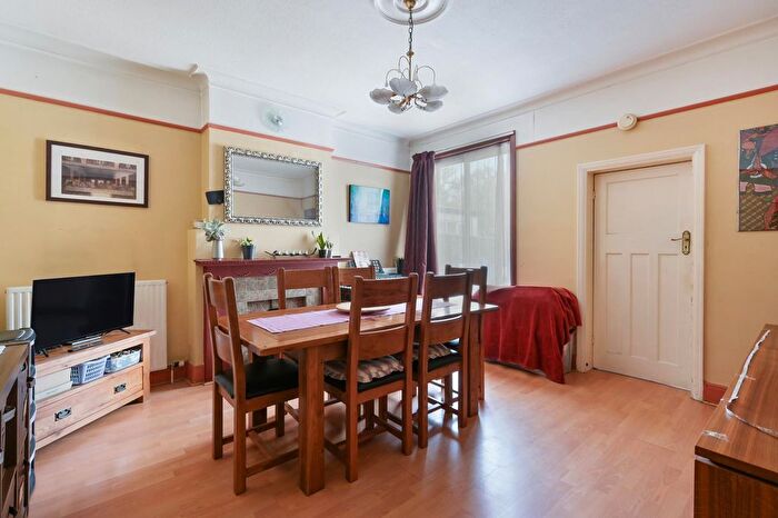 5 Bedroom Property For Sale In Conway Road, Hounslow, TW4