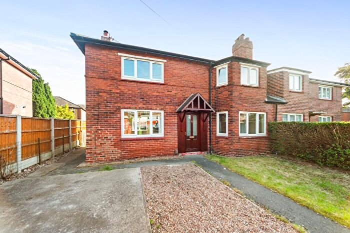 3 Bedroom Semi-Detached House To Rent In Well Garth Mount, Leeds, LS15