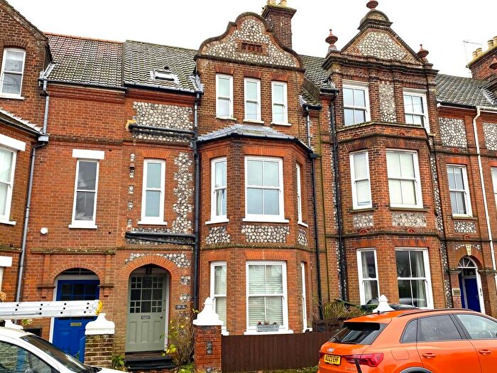 2 Bedroom Apartment For Sale In Cromer, NR27