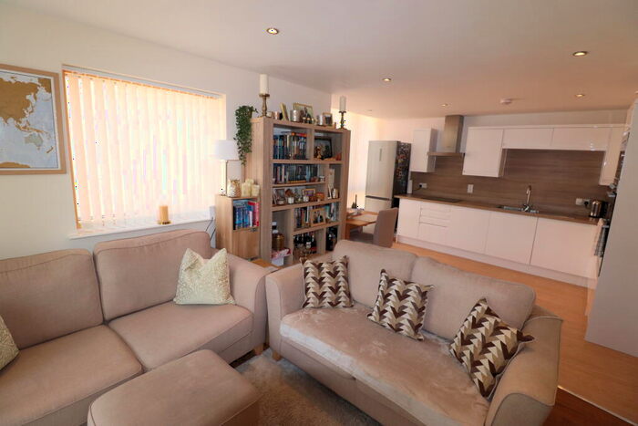 1 Bedroom Apartment For Sale In Canal Wharf, Waterfront Walk, Birmingham, B1