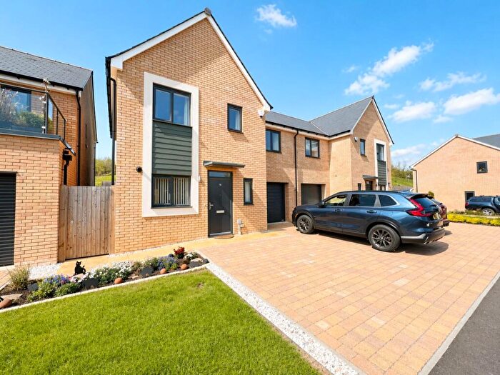 3 Bedroom Link Detached House For Sale In Foundry Rise, Dursley, GL11