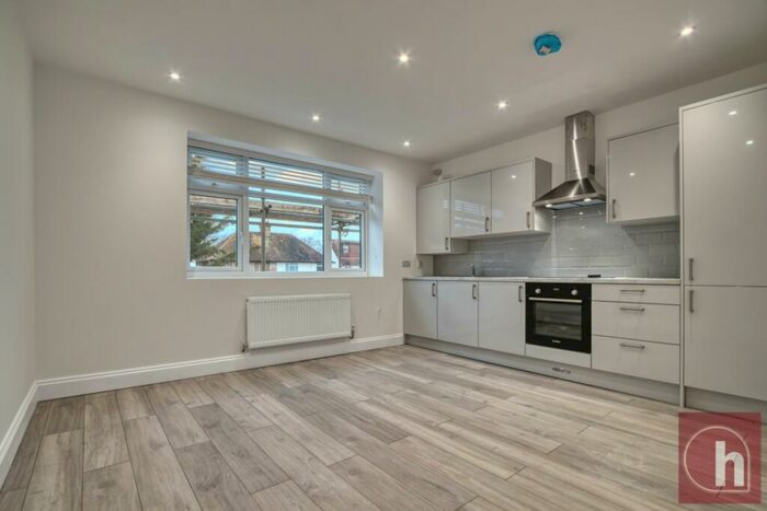 2 Bedroom Flat To Rent In Hendon Way, Childs Hill, NW2