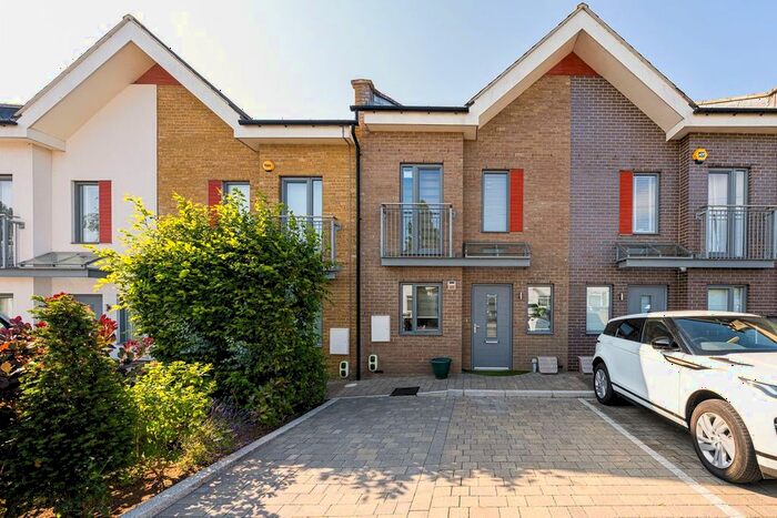4 Bedroom Terraced House To Rent In Victoria Road, Barnet, London, EN4