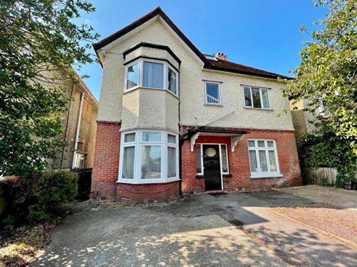 5 Bedroom Flat To Rent In -five Double Bedroom Student Flat, Winton, P06