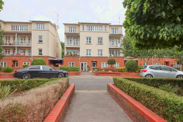 2 Bedroom Flat To Rent In Madingley Court, Fitzwilliam Close, Whetstone, N20