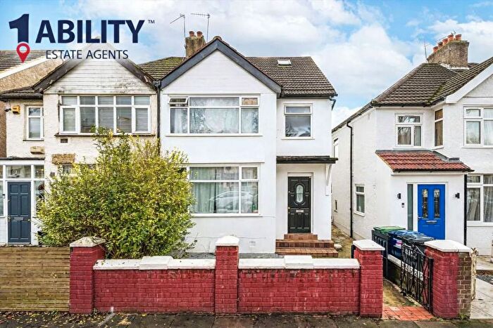 4 Bedroom Flat To Rent In Beechmount Avenue, London, W7