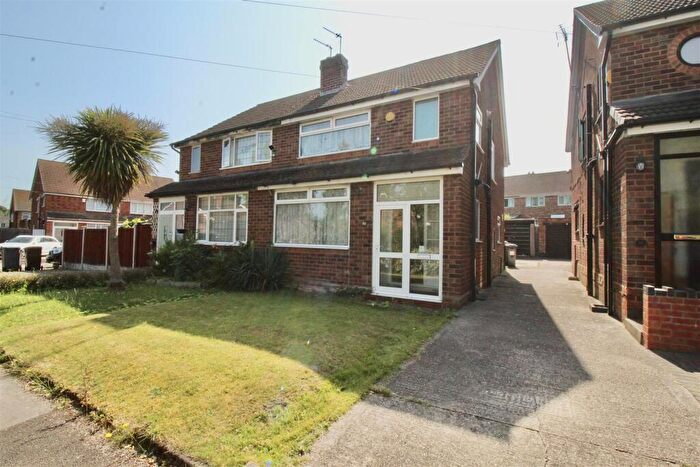 3 Bedroom Semi-Detached House For Sale In Eileen Gardens, Kingshurst, Birmingham, B37
