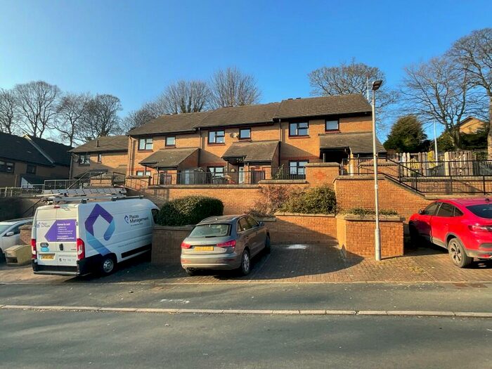 1 Bedroom Ground Flat To Rent In High Poplars, Bradford, West Yorkshire, BD2