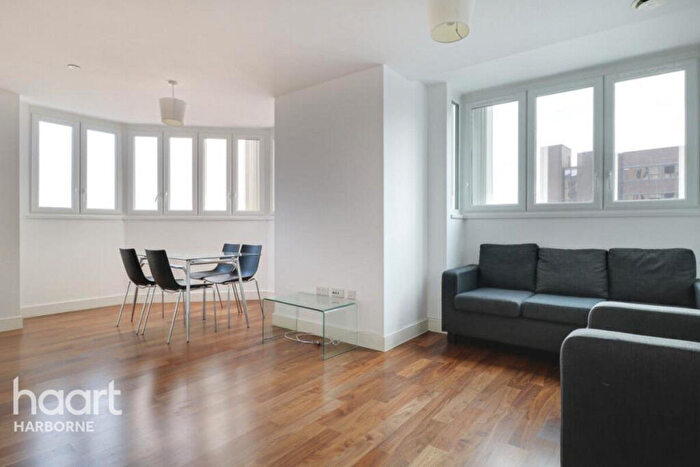 2 Bedroom Apartment To Rent In Metropolitan House, Birmingham City Centre, B16