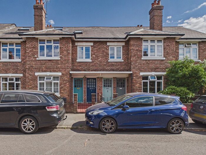 4 Bedroom Maisonette For Sale In Strickland Row, Wandsworth, SW18