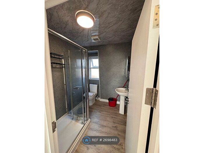 3 Bedroom Flat To Rent In Broadway Market, London, E8