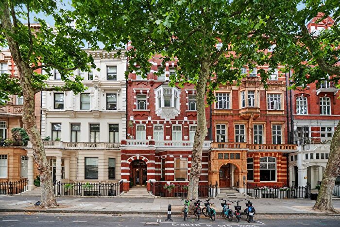 3 Bedroom Flat For Sale In Queens Gate, South Kensington, SW7