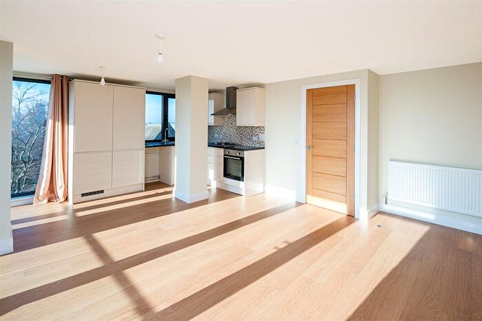 3 Bedroom Flat To Rent In Charter House, High Road, Ilford, IG1