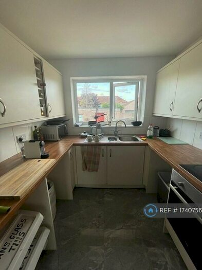 4 Bedroom Semi-Detached House To Rent In Mackie Grove, Filton, Bristol, BS34