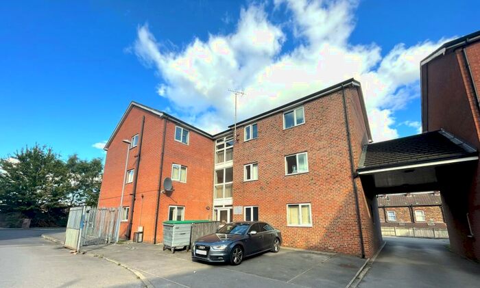 2 Bedroom Flat To Rent In Sugar Mill Square, Manchester, M5