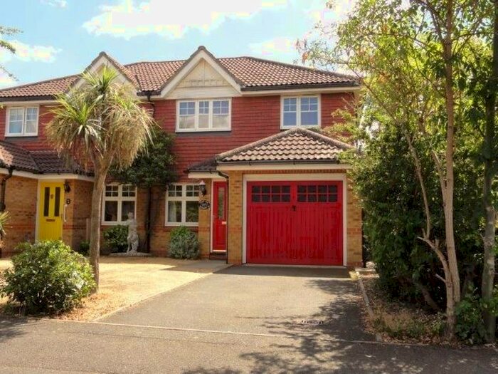 3 Bedroom Semi-Detached House To Rent In Palmerston Road, Hounslow, TW3