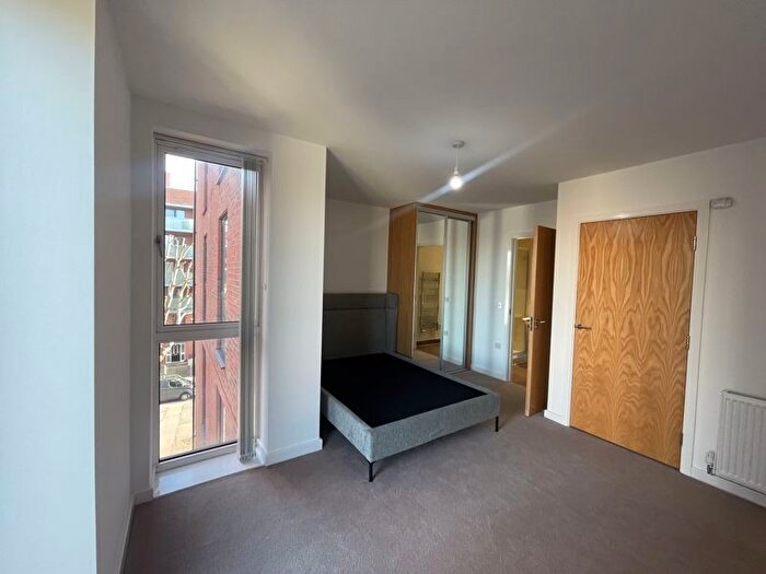 3 Bedroom Flat To Rent In Dovetail Place, Lawrence Road, N15