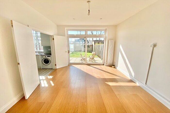 4 Bedroom Property To Rent In Hervey Close, London, N3