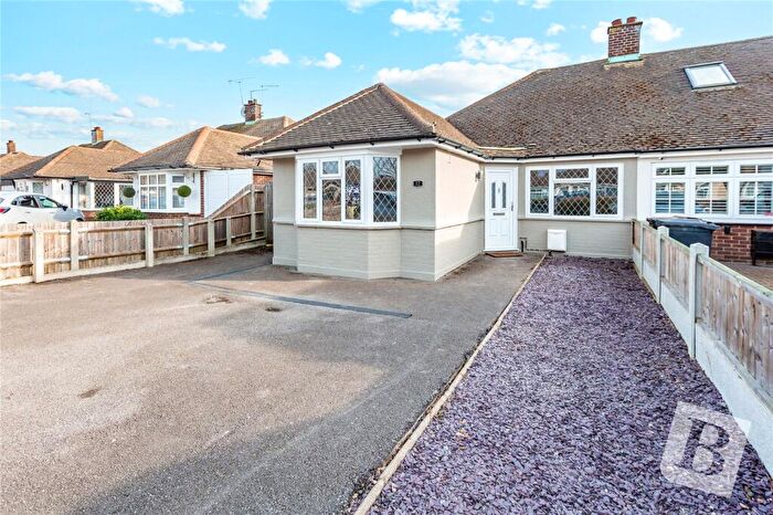 3 Bedroom Bungalow For Sale In Dunmow Gardens, West Horndon, Brentwood, Essex, CM13