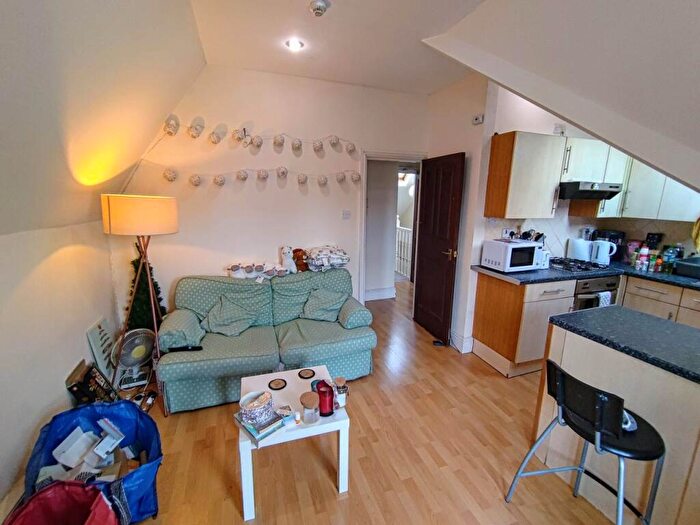 2 Bedroom Flat To Rent In Connaught Road, Roath, CF24