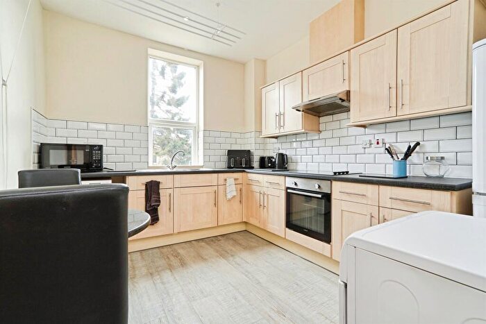 1 Bedroom Flat For Sale In Cemetery Road, Pudsey, LS28