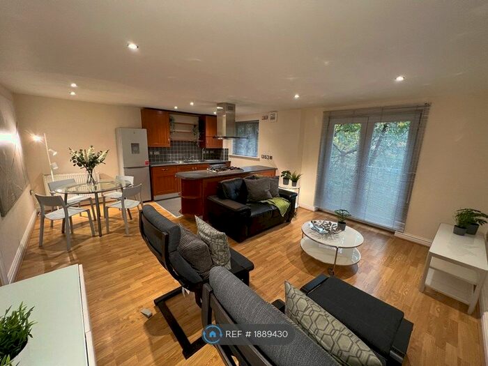 2 Bedroom Flat To Rent In Stretford Road, Manchester, M15