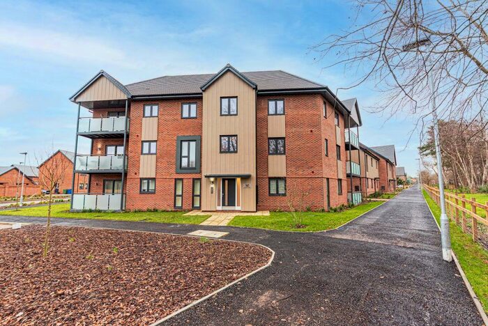 2 Bedroom Flat To Rent In Lavant Way, Crowthorne RG45