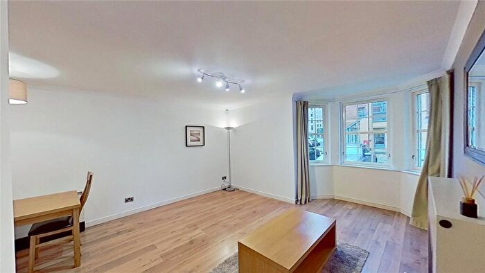 2 Bedroom Flat To Rent In Fox Street, Edinburgh, EH6